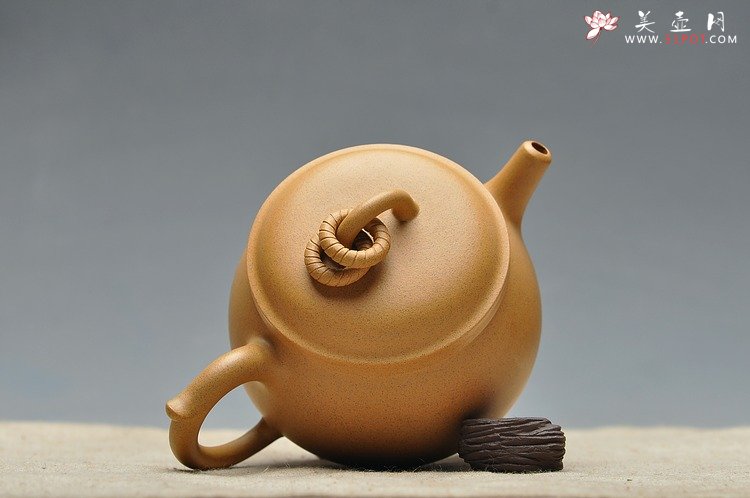 紫砂壶图片：造型古雅 稳重大气 三足鼎壶 - 美壶网
