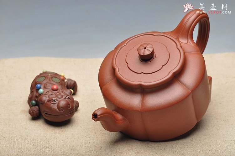 紫砂壶图片：经典筋囊器 何卫枫新作  精品梅花周盘 - 美壶网