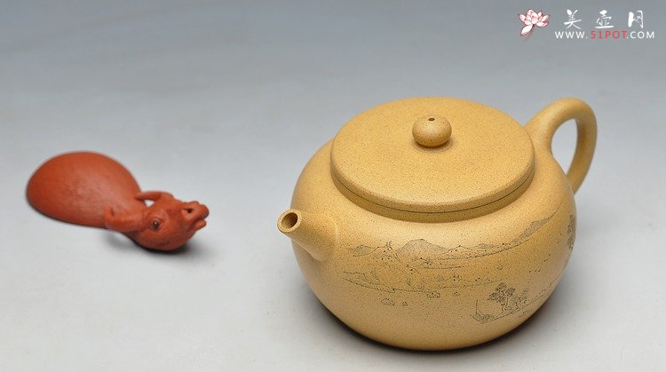 紫砂壶图片：墨陶装饰  王翔山水  全手古柿 淡雅得趣 - 美壶网