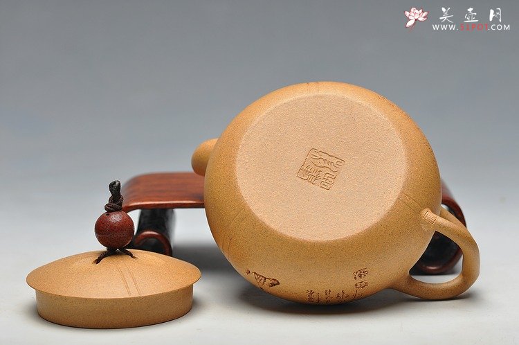 紫砂壶图片：摹玉成窑之味 深得其妙 李彦雄装饰 全手东石逸品 曲峰原创 - 美壶网
