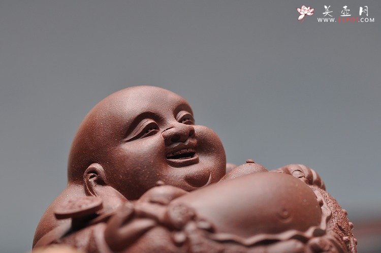 紫砂壶图片：精工如意佛和他的快乐小猪 - 美壶网