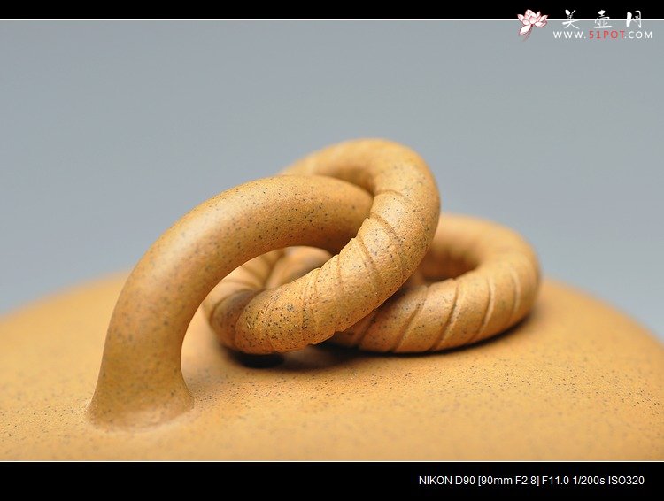 紫砂壶图片：造型古雅 稳重大气 三足鼎壶 - 美壶网