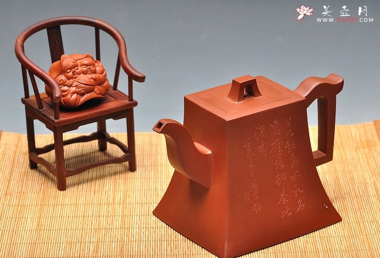 紫砂壶图片：史金妹最新力作 全手大方钟 巍巍壶势 - 美壶网