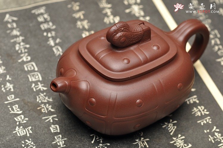 紫砂壶图片：经典代表作 盔甲 - 美壶网