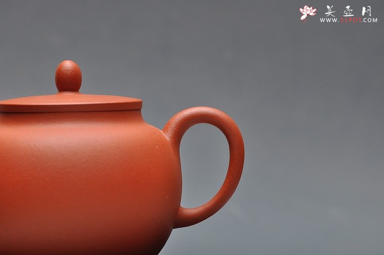 紫砂壶图片：线条流畅 挺拔优雅 全手红泥迎春 静如处子 - 美壶网