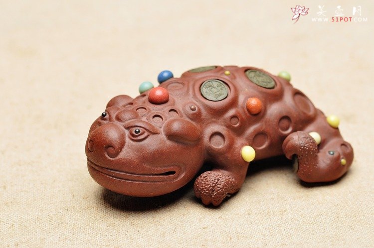 紫砂壶图片：珠光宝气的金蟾 传神 - 美壶网