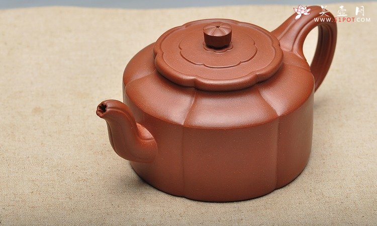 紫砂壶图片：经典筋囊器 何卫枫新作  精品梅花周盘 - 美壶网