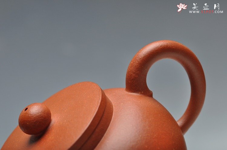 紫砂壶图片：珠圆玉润 饱满可人全手降坡之平盖莲子 - 美壶网