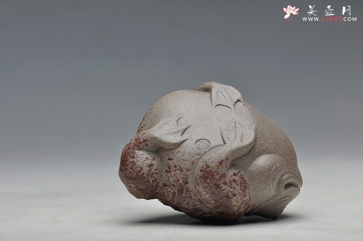 紫砂壶图片：憨态可掬 意趣之五彩金蟾 青灰段 - 美壶网