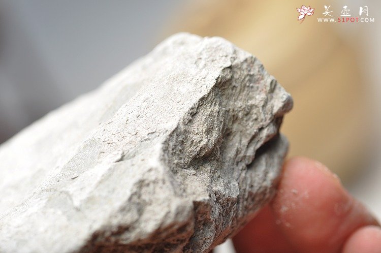 紫砂壶图片：三足串顶  美壶网供料 优质本绿 挺拔俊秀 - 美壶网