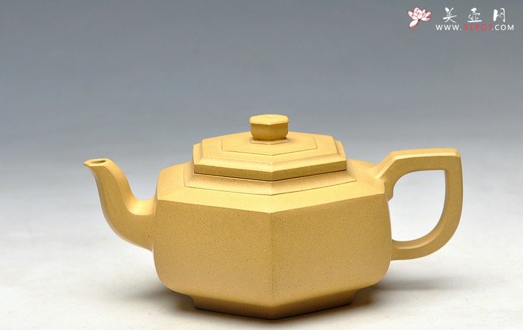 紫砂壶图片：方器代表作 何卫枫老师新品 本绿全手雪华 - 美壶网