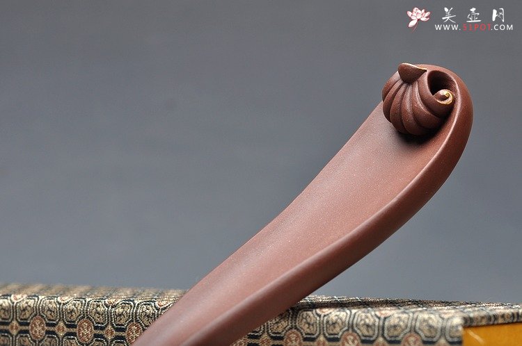 紫砂壶图片：如意香插 线条优美 描真金 - 美壶网