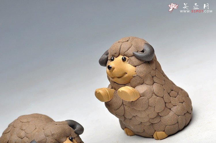 紫砂壶图片：喜气盈盈 可爱的茶宠玩具 喜羊羊一对 - 美壶网