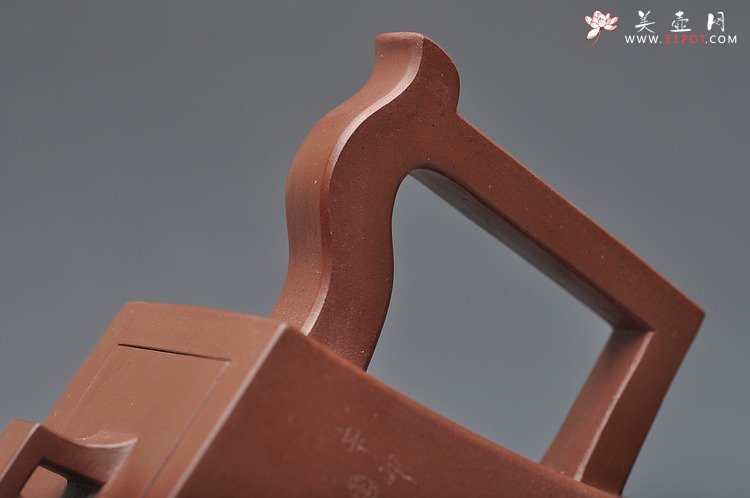 紫砂壶图片：霸气之作 史金妹精品 全手大方钟 巍巍壶势 - 美壶网