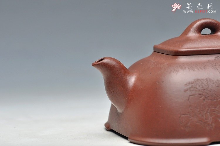 紫砂壶图片：何卫枫全手新品 敦方  蓄势 古味十足 精致可人 通景山水 - 美壶网