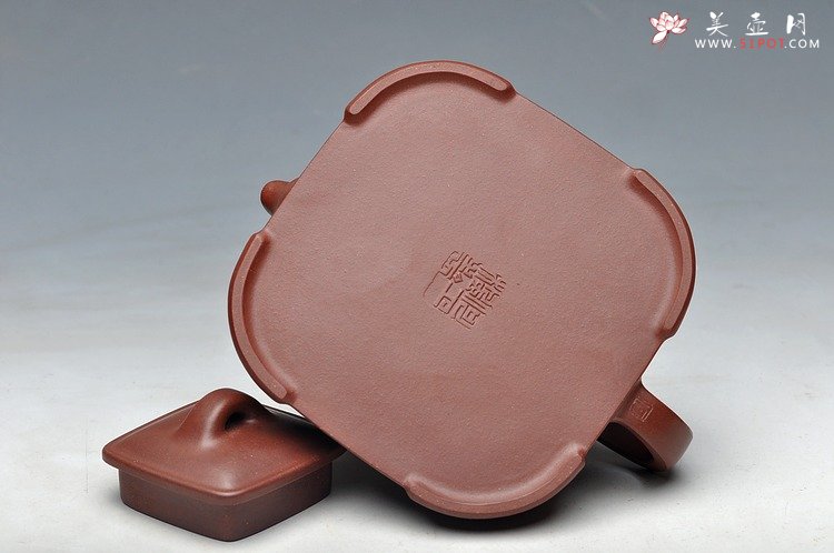 紫砂壶图片：何卫枫全手新品 敦方  蓄势 古味十足 精致可人 通景山水 - 美壶网