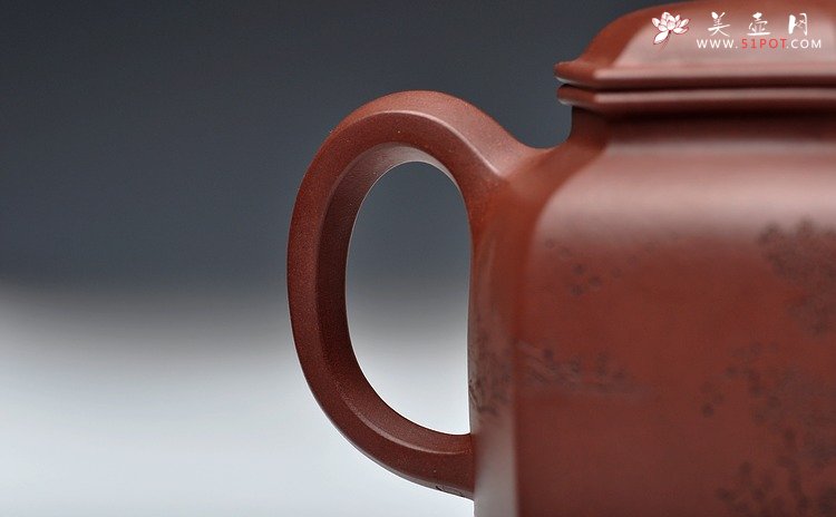 紫砂壶图片：稳如磐石 六方通景山水 何卫枫新品近作  全手乐钟 - 美壶网