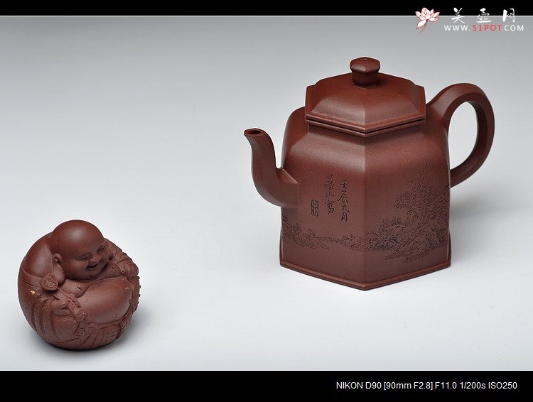 紫砂壶图片：稳如磐石 六方通景山水 何卫枫新品近作  全手乐钟 - 美壶网