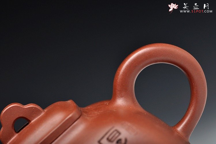 紫砂壶图片：强强联合 国工师陈宏林装饰 全手经典孤菱  - 美壶网