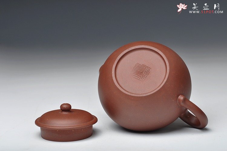 紫砂壶图片：颇有拙味 创新耐品  全手莲子 - 美壶网