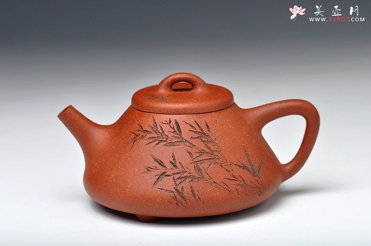 紫砂壶图片：骨肉均挺 全手降坡泥小子冶石瓢 李彦雄装饰 - 美壶网