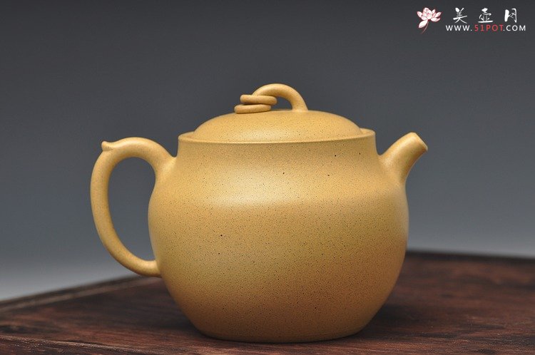 紫砂壶图片：造型新颖 敦厚可人 本山绿 全手禅钟 - 美壶网