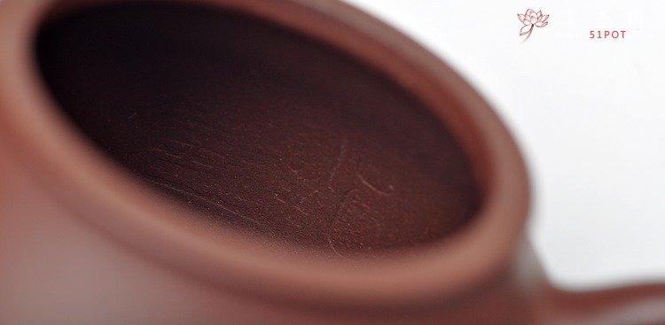 紫砂壶图片：很有个性的流 颇有国良味 全手小潘壶 俊秀挺拔 - 美壶网