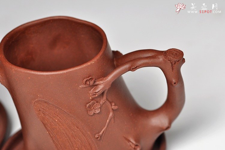 紫砂壶图片：单志萍壬辰年年终之作 全手弯把梅桩 瑞雪兆丰年 傲雪寒梅 - 美壶网