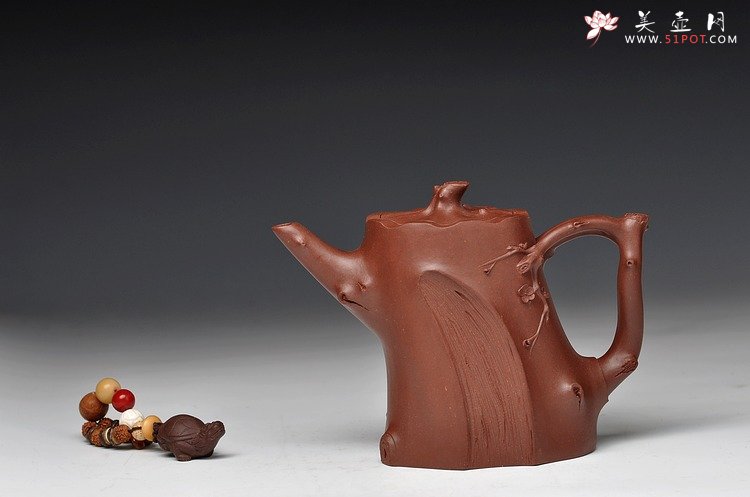紫砂壶图片：单志萍壬辰年年终之作 全手弯把梅桩 瑞雪兆丰年 傲雪寒梅 - 美壶网