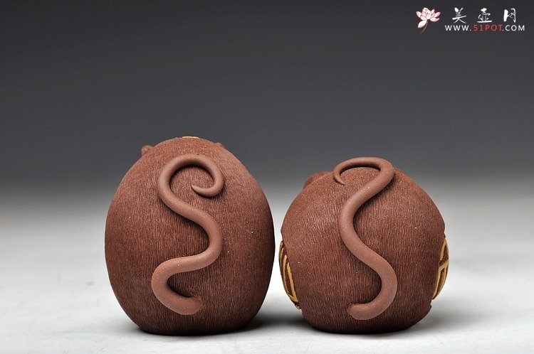 紫砂壶图片：福鼠一对 憨厚可爱 造型新颖 有趣 - 美壶网
