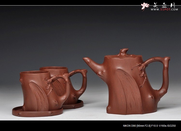 紫砂壶图片：单志萍壬辰年年终之作 全手弯把梅桩 瑞雪兆丰年 傲雪寒梅 - 美壶网