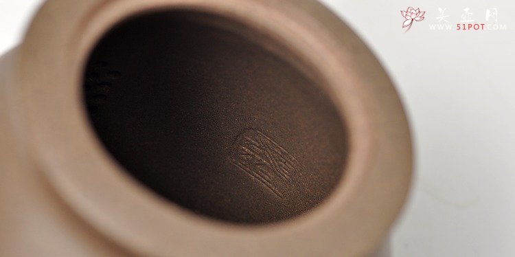 紫砂壶图片：青段全手禅韵 挺拔秀气 古朴 张听刚装饰 - 美壶网