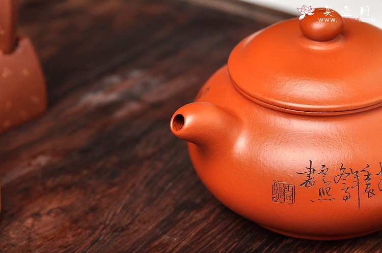 紫砂壶图片：禅意浓浓~ 精品朱泥潘壶 深得范曾人物之神韵~ - 美壶网