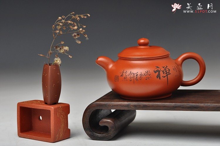 紫砂壶图片：禅意浓浓~ 精品朱泥潘壶 深得范曾人物之神韵~ - 美壶网