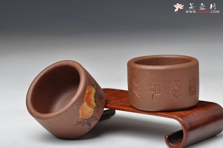 紫砂壶图片：优质降坡泥 玉扳指福寿杯 60cc 淡泊明志 - 美壶网
