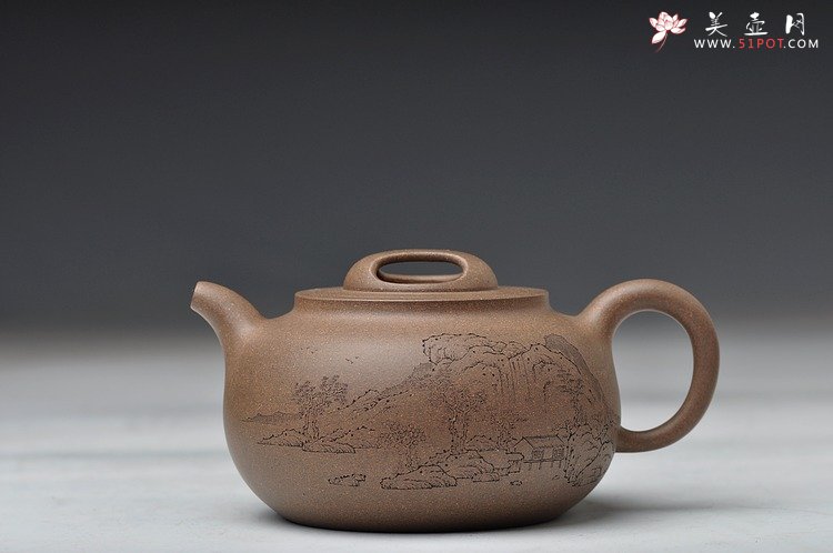 紫砂壶图片：国助和石装饰王翔风格 通景山水 玉成窑风格 全手归隐 - 美壶网