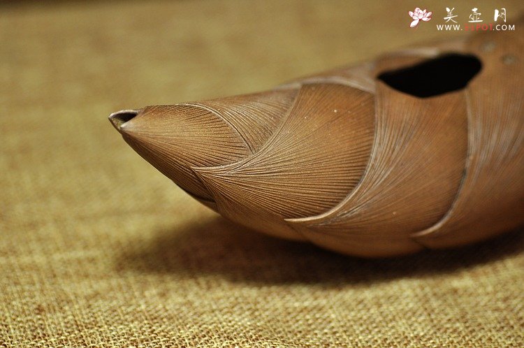 紫砂壶图片：鸣远款水注。紫砂摆件•雕塑•茶宠•很真实的紫砂竹笋•公道杯 - 美壶网