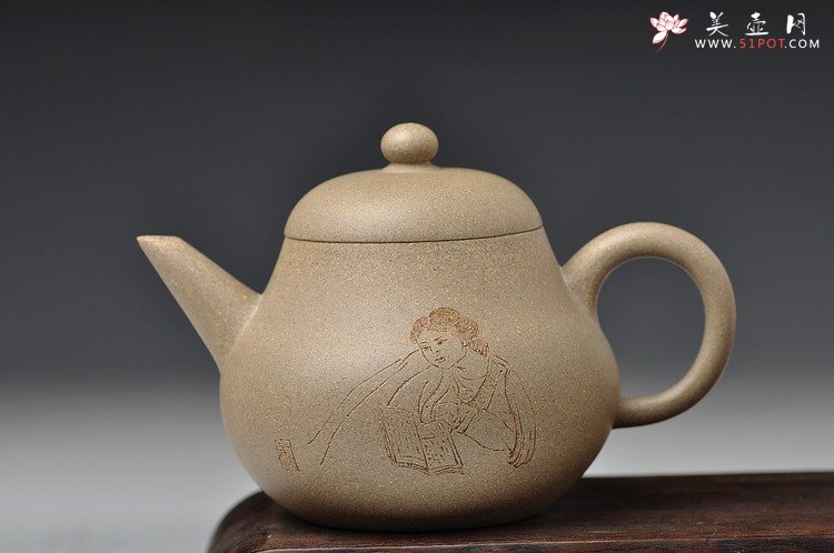 紫砂壶图片：全手老味高梨形 古拙之味 手中无梨式，难以言茗事 高寿与幽思 - 美壶网