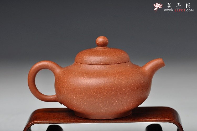 紫砂壶图片：何卫枫老师义拍作品 全手华颖 陈宏林老师装饰 雅安我们在一起 - 美壶网