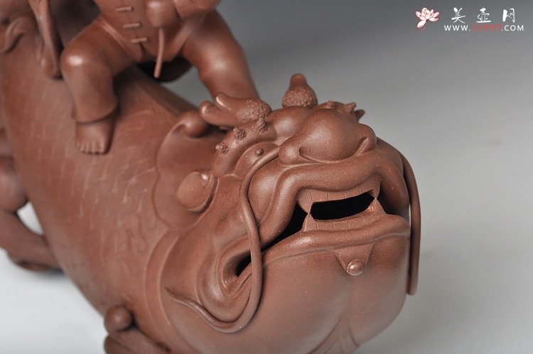 紫砂壶图片：财童戏鱼龙 精品之作 - 美壶网