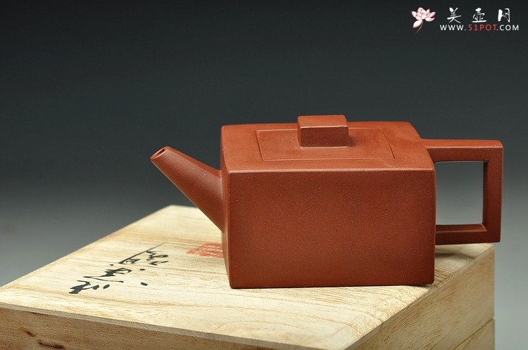 紫砂壶图片：正气浩然  全手工镶片 四方求正 君子之立 - 美壶网
