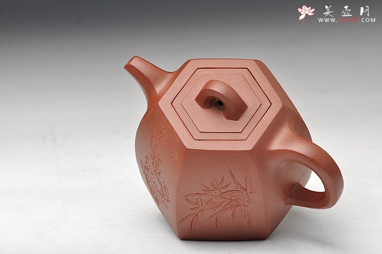 紫砂壶图片：史金妹经典代表作 全手秤砣六方 国大师李昌鸿即兴装饰 - 美壶网