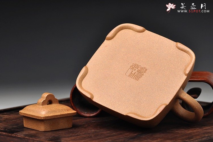 紫砂壶图片：强强联合 李彦雄通景山水 全手孤棱 素雅耐品 - 美壶网