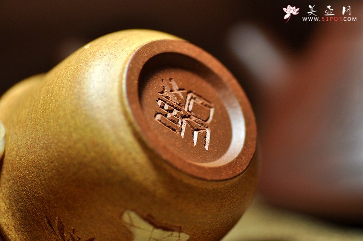 紫砂壶图片：石丁最新作品 清韵杯 装饰古味瓶兰 - 美壶网