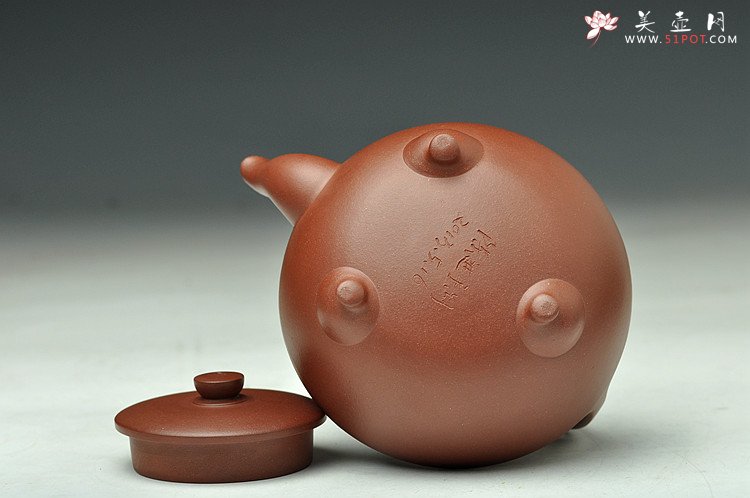 紫砂壶图片：难度极大之全手工望月提梁 中书协刘世涛装饰 收藏佳品 - 美壶网