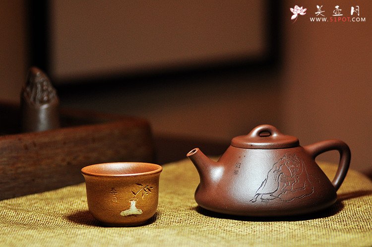 紫砂壶图片：石丁最新作品 清韵杯 装饰古味瓶兰 - 美壶网