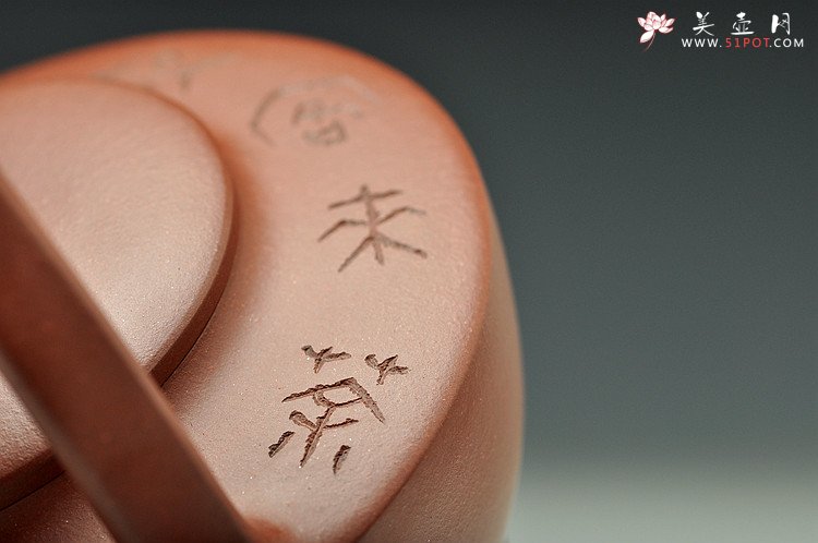 紫砂壶图片：难度极大之全手工望月提梁 中书协刘世涛装饰 收藏佳品 - 美壶网