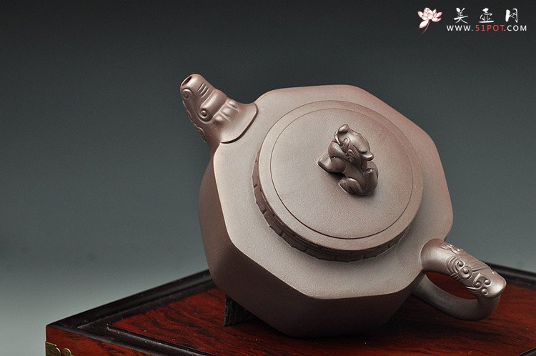 紫砂壶图片：陈进最新力作 大气厚重  全手中华情 送礼精品 - 美壶网