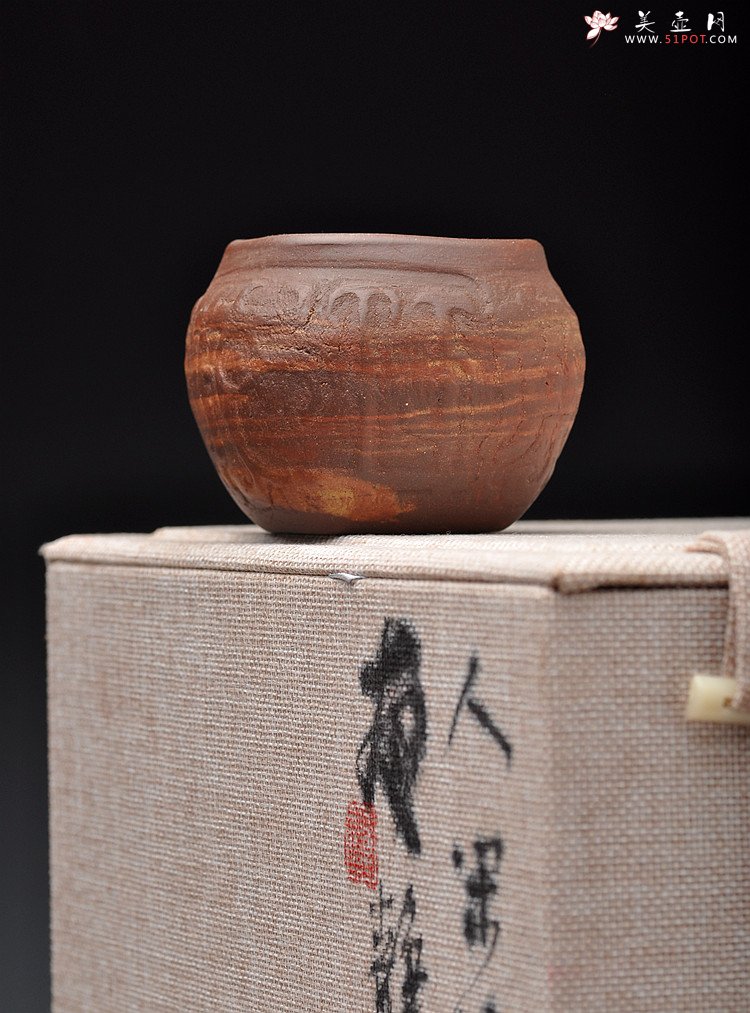 紫砂壶图片：美壶网专属定做 一家亲 古朴汉韵杯 全手工紫砂魅力 - 美壶网