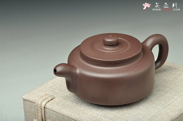 紫砂壶图片：端庄沉稳 内敛 陈进力作 精工紫茄泥   全手德韵 - 美壶网